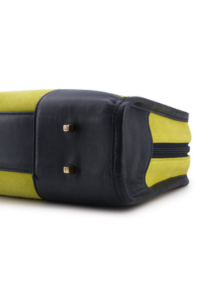 Amazona 35 East West Shoulder Bag