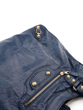 Classic Velo Shoulder Bag