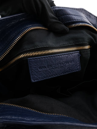 Classic Velo Shoulder Bag